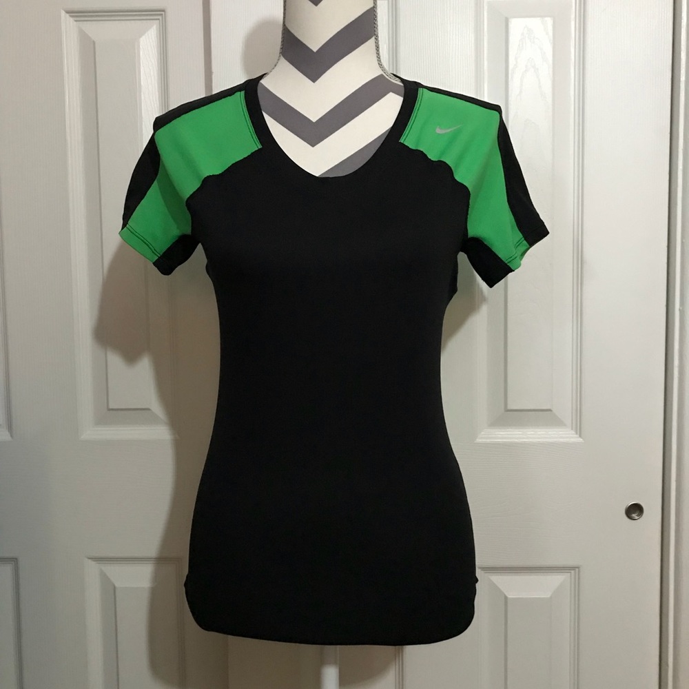 💚 NIKE Dri Fit Top 🖤